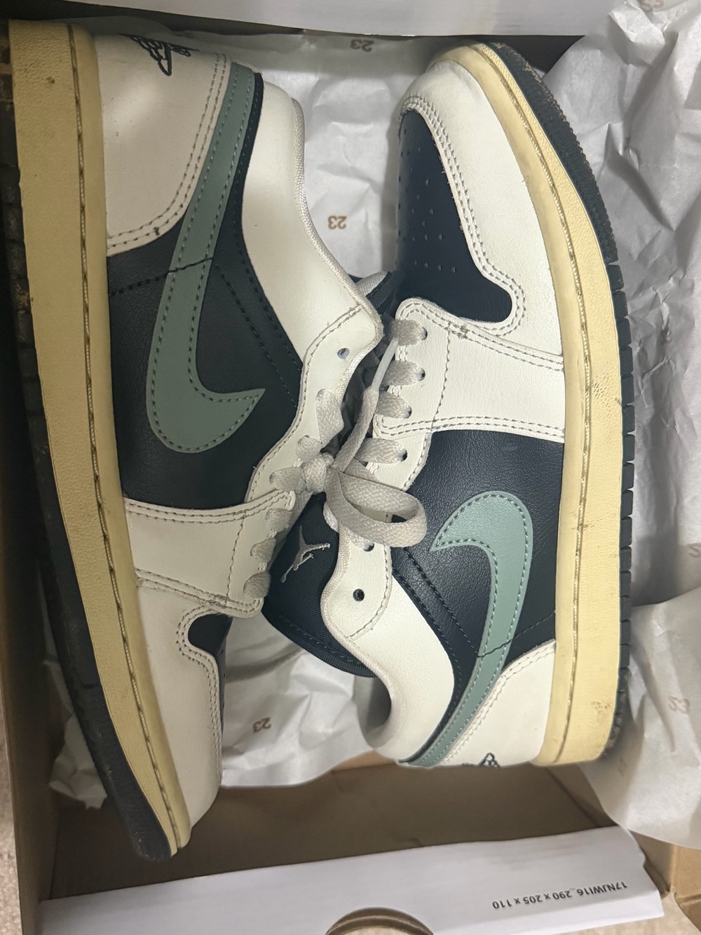 Nike women’s Low-Top Leather air Jordan Shoes Sneakers in White, Navy & Teal